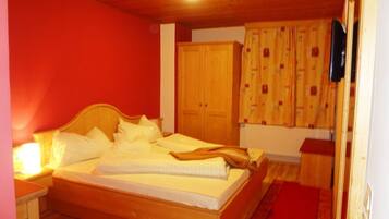 Desk, iron/ironing board, rollaway beds, free WiFi