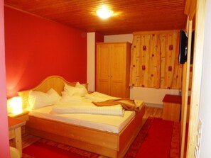 Desk, iron/ironing board, rollaway beds, free WiFi