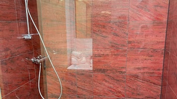 Shower, rainfall showerhead, free toiletries, hair dryer