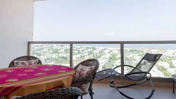 Business House, 3 Bedrooms | Terrace/patio