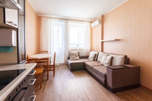 Appartement Tradition, 1 chambre | Cuisine privée | Grand réfrigérateur, micro-ondes, plaque de cuisson