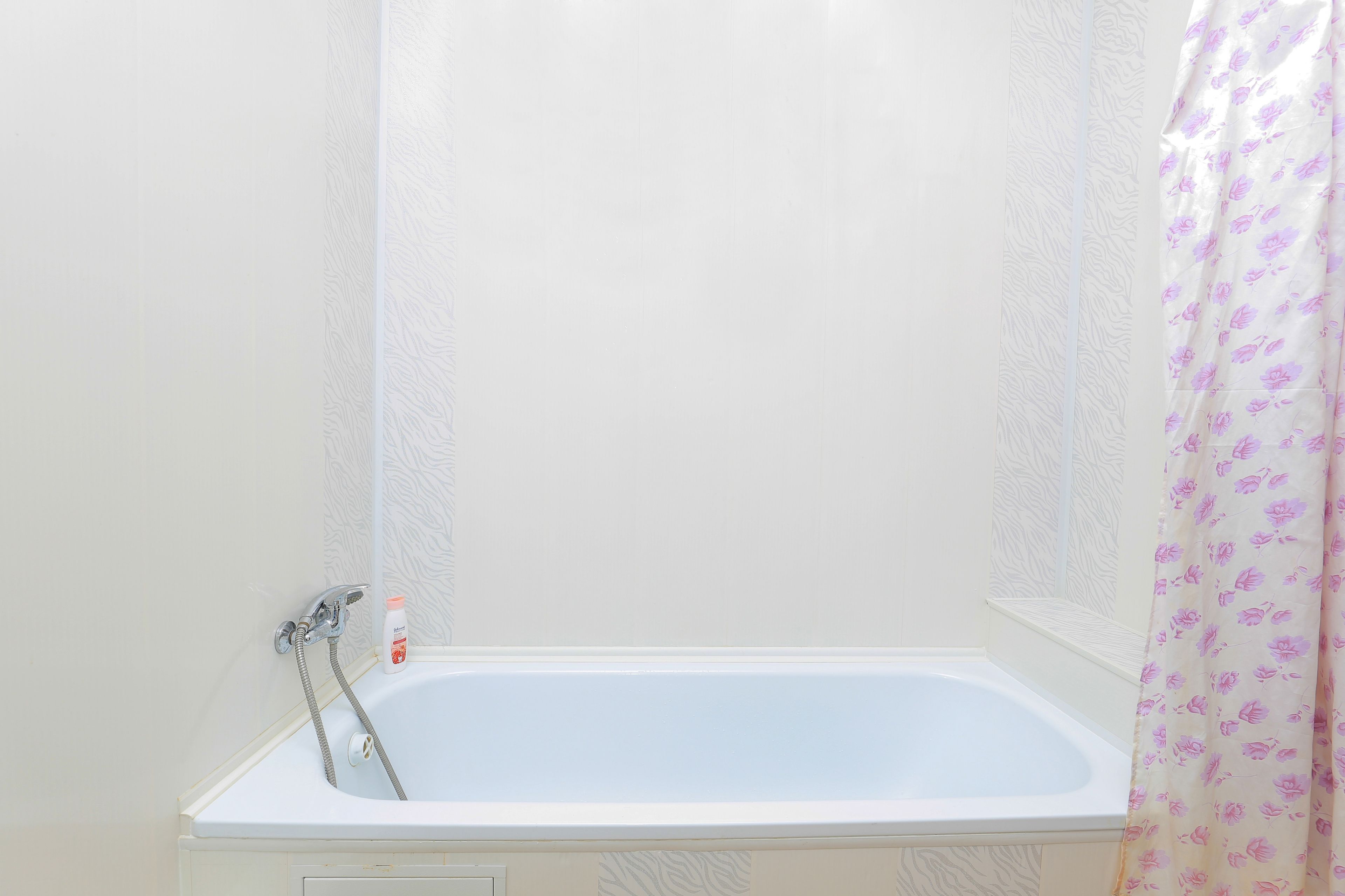 Economy Apartment, 1 Bedroom | Deep soaking bathtub