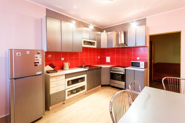 Appartement Supérieur, 1 chambre | Cuisine privée | Grand réfrigérateur, micro-ondes, plaque de cuisson