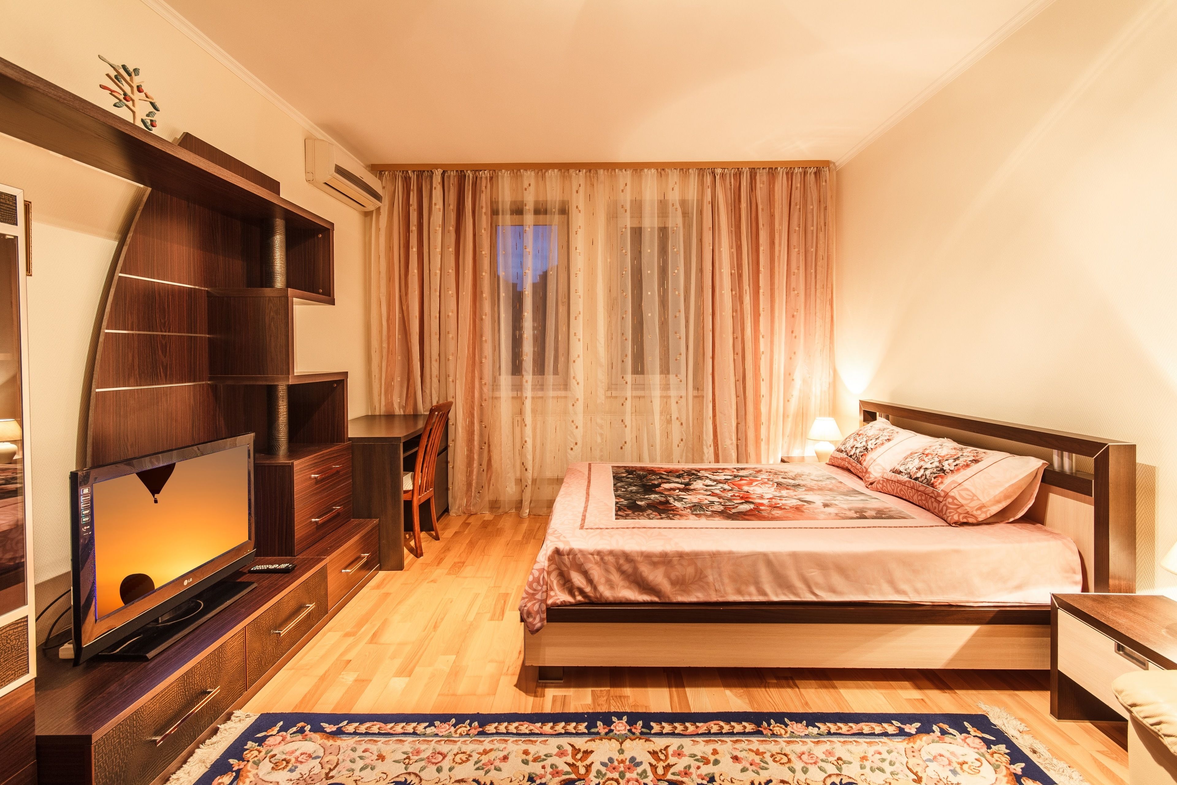 럭셔리 아파트, 침실 1개 | 1 개의 침실, 고급 침구, 각각 다른 스타일의 인테리어, 각각 다르게 가구 비치