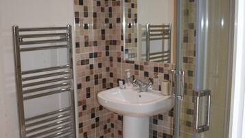 House, 4 Bedrooms, Garden Area | Bathroom | Free toiletries, hair dryer, towels