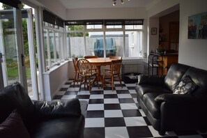 House, 4 Bedrooms, Garden Area | Living area