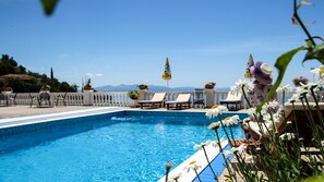 Seasonal outdoor pool, sun loungers - Paradise Lukova Hotel (Lukovë)