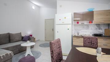 Economy Apartment | In-room dining