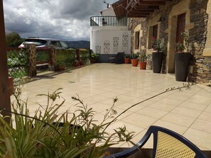 Courtyard view - Meimoa Guesthouse (Penamacor)