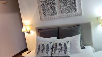 Quarto casal luxo, 1 cama de casal, banheiro privativo, vista para o vale (0) | Roupas de cama antialérgicas, edredons de pluma, cortinas blackout