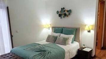 Ropa de cama hipoalergénica, edredones de plumas, cortinas opacas
