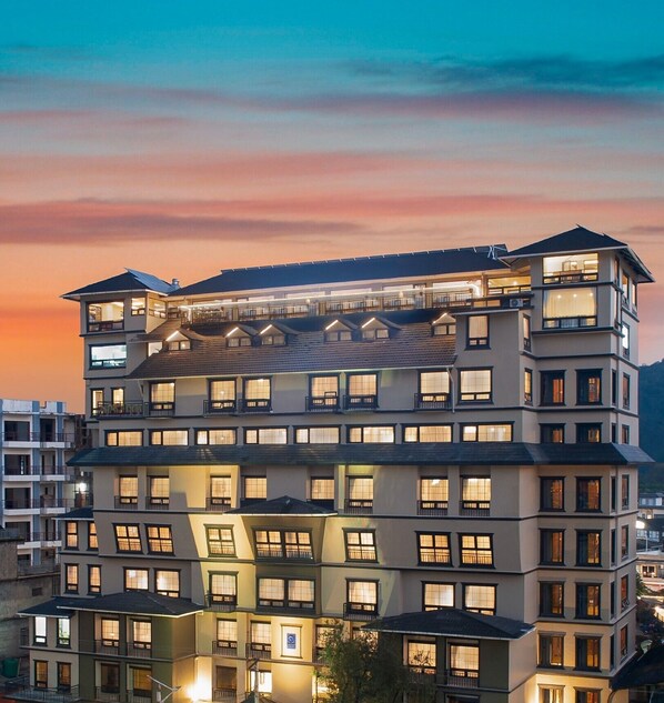 Exterior - Hotel Sarowar Pokhara-Luxury Hospitality in the Heart of Pokhara (Pokhara)