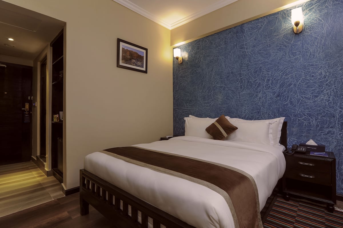 Premium bedding, minibar, in-room safe, desk