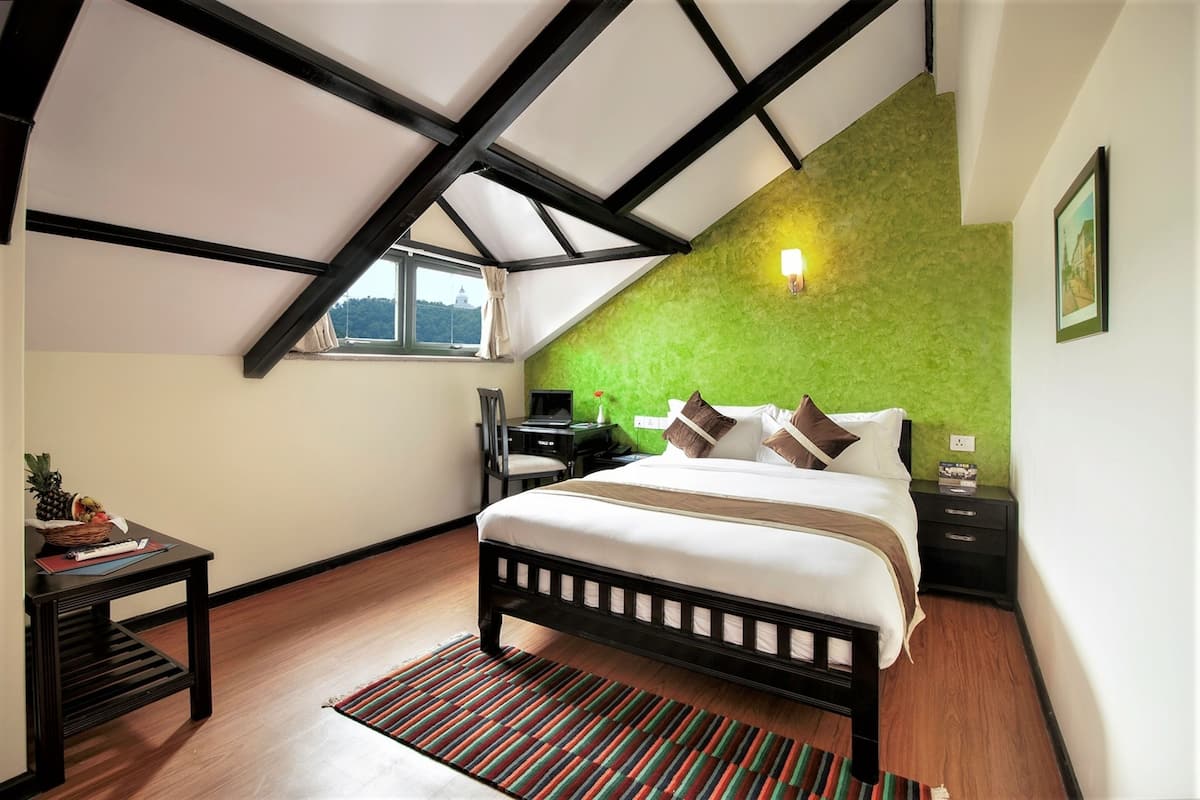 Premium bedding, minibar, in-room safe, desk