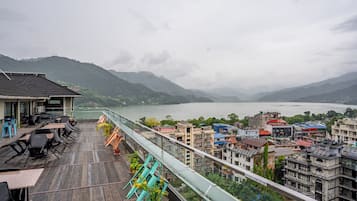 2 restaurants, breakfast, lunch, dinner served; international cuisine