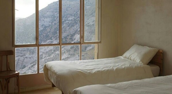 Basic Twin Room, Private Bathroom