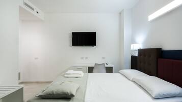 Camera Deluxe con letto matrimoniale o 2 letti singoli | Biancheria da letto di alta qualità, minibar, una scrivania