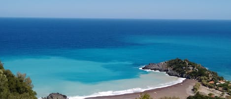 Ubicación cercana a la playa, submarinismo, buceo con tubo y pesca