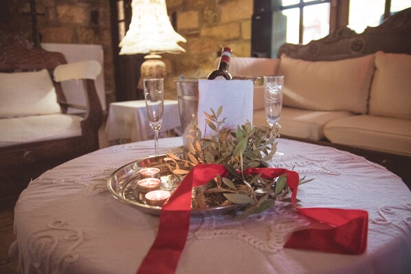 Interior detail - Kalogirou Stone House (Dirfys-Messapia)