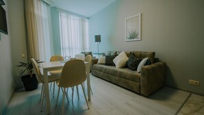 Deluxe Suite, 2 Bedrooms, City View | Private kitchen - Horizons Apart Hotel Official (Batumi)