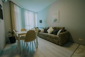 Deluxe Suite, 2 Bedrooms, City View | Private kitchen | Fridge, stovetop, electric kettle, cookware/dishes/utensils - Horizons Apart Hotel Official (Batumi)