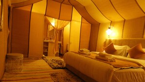 Royal Tent, Mountain View | Frette Italian sheets, premium bedding, Select Comfort beds - Sahara Dream Camp (Rissani)