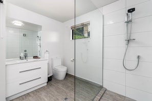 Bathroom - Picturesque Views on Woodlands (Queenstown)