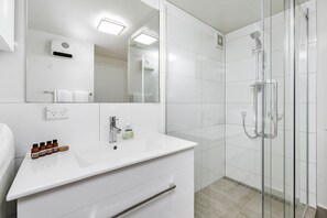 Panoramic House, 3 Bedrooms, Mountain View | Bathroom