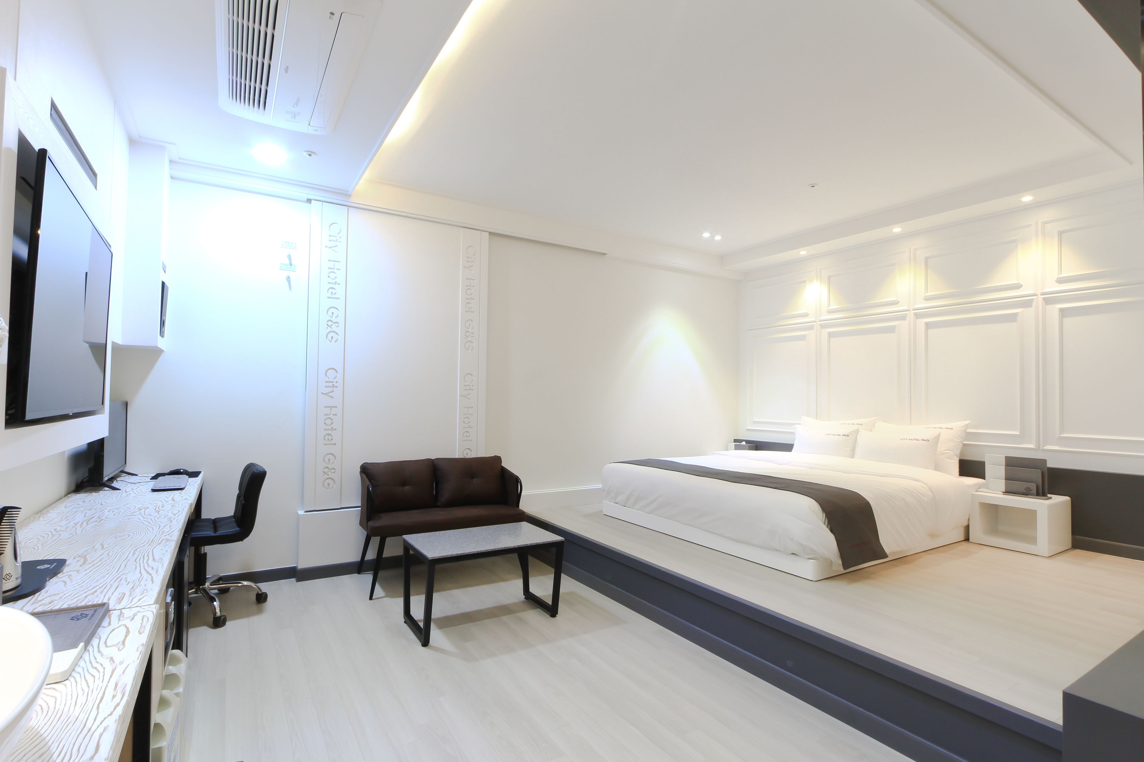 deluxe room | in-room safe, blackout curtains, soundproofing, free wifi