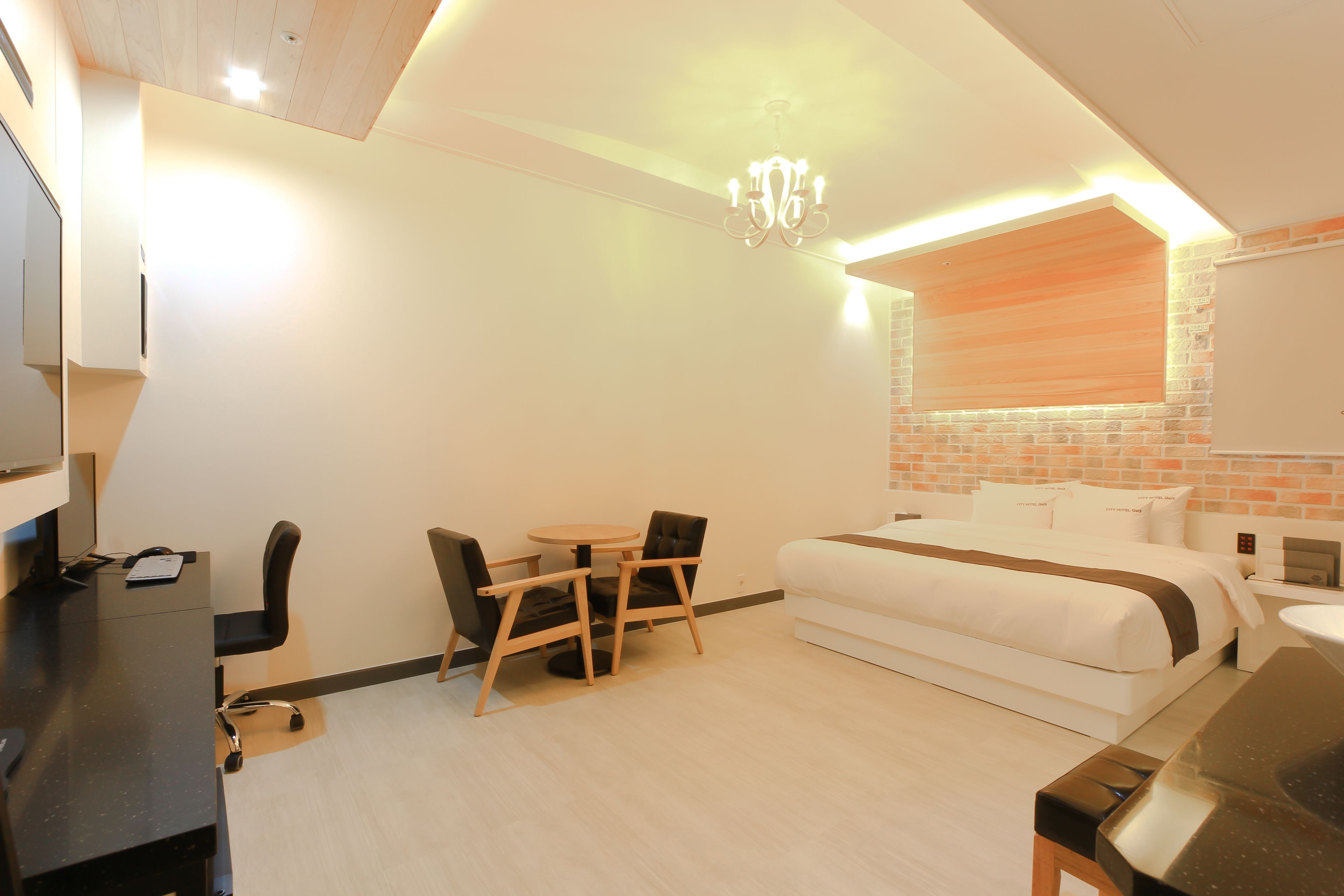 standard room | in-room safe, blackout curtains, soundproofing, free wifi