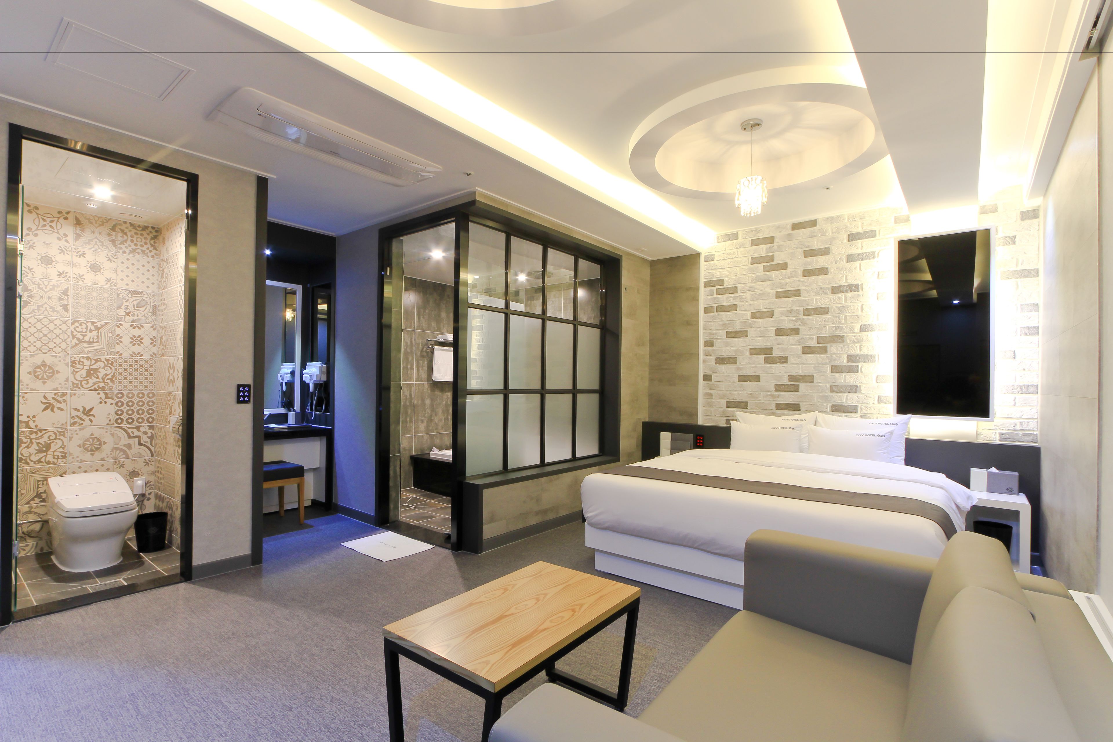 standard room | in-room safe, blackout curtains, soundproofing, free wifi