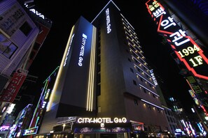 Front of property - evening/night - G&G Hotel (Busan)