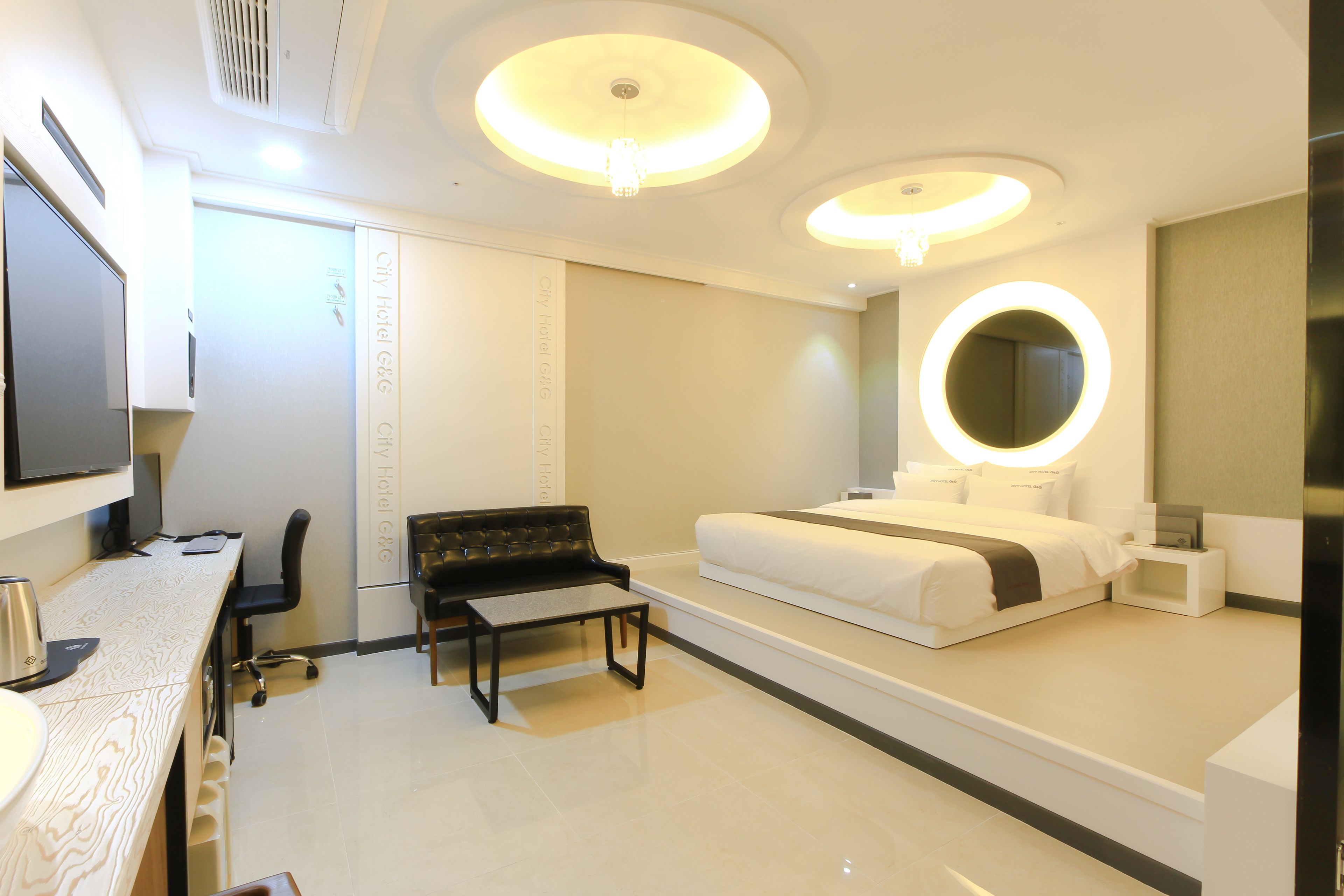deluxe room | in-room safe, blackout curtains, soundproofing, free wifi