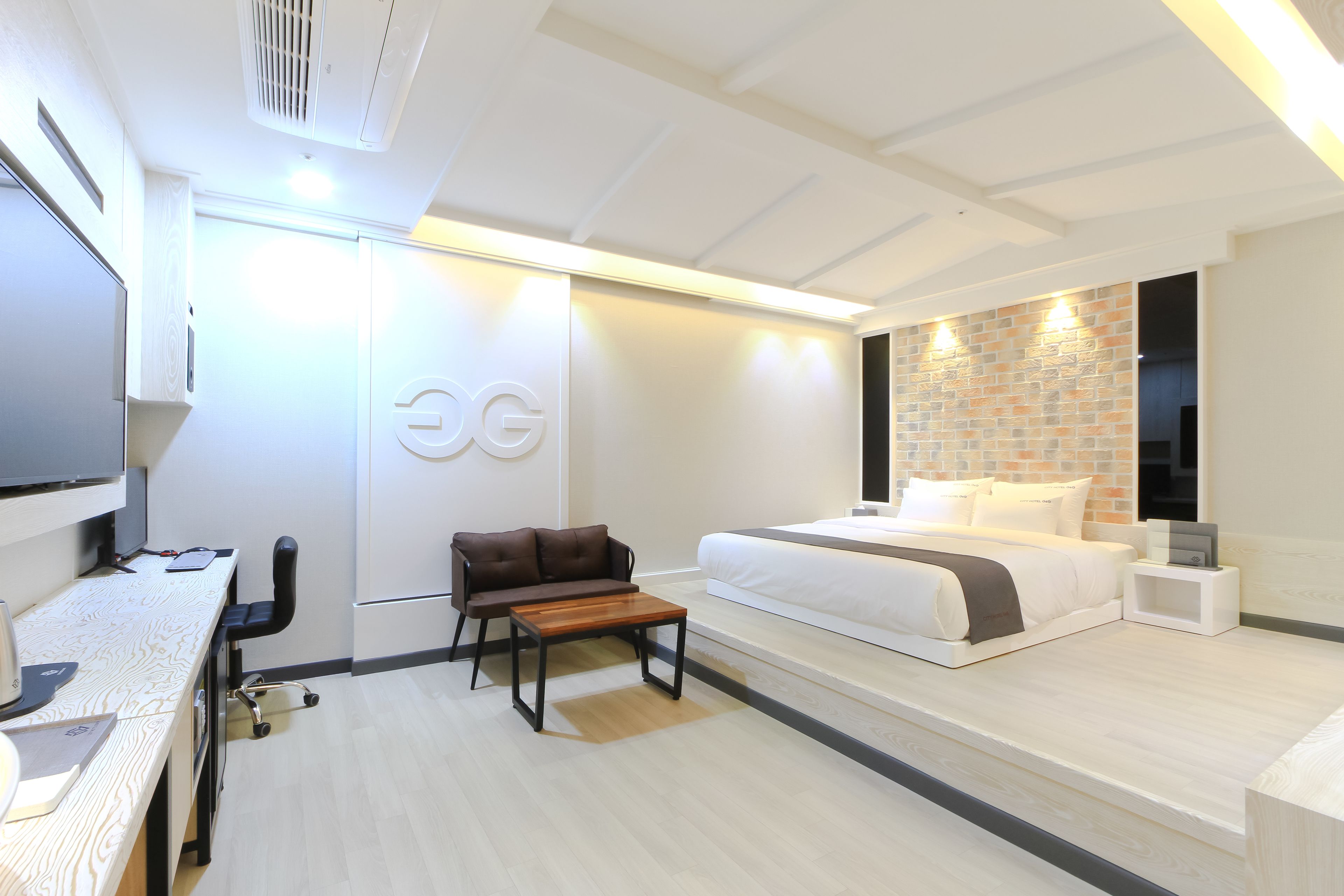 deluxe room | in-room safe, blackout curtains, soundproofing, free wifi