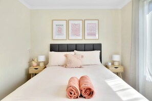 2 Schlafzimmer, Schreibtisch, Bügeleisen/Bügelbrett, kostenloses WLAN