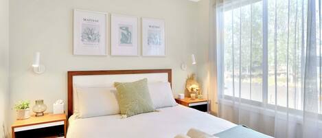 2 bedrooms, desk, iron/ironing board, free WiFi