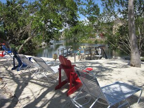 المنطقة المحيطة بالمنشأة