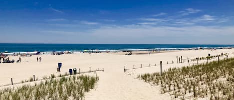 En la playa y toallas de playa