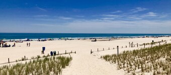 UUDISTETTU AVOINEN LASINTASUUNNITELMA 1 lohko rannalle, 1 lohko lahdelle