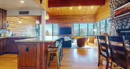 Lemmikkieläinystävällinen, Deluxe, Mountain View Townhome, oma poreallas, lähellä järviä