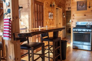 Fridge, microwave, oven, stovetop - Bear Pause Log Cabin in the Great Smoky Mountains (Cosby)