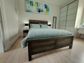 1 habitación, escritorio, tabla de planchar con plancha y wifi gratis 