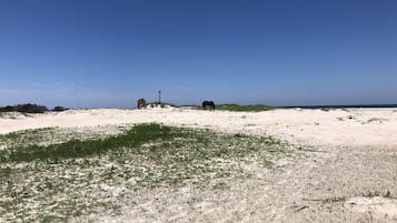 Plage à proximité, chaises longues