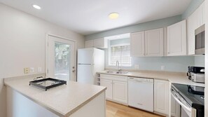 Coffee/tea maker, fridge, microwave, oven - Short walk or bike ride to the beach and Palmetto Dunes golf! (Hilton Head)