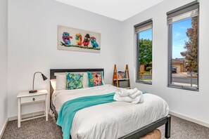 3 Schlafzimmer, Zimmersafe, Bügeleisen/Bügelbrett, Reisekinderbett
