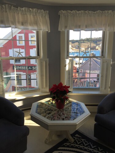 Beautiful Harbor Views Heart of Boothbay Harbor Downtown Village near all Piers