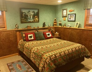 4 bedrooms, iron/ironing board, travel cot, free WiFi - Secluded Lodge on Lac Vieux Desert 370 Feet of Lakefront-Private Beach (Watersmeet)