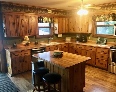 Secluded Lodge on Lac Vieux Desert 370 Feet of Lakefront-Private Beach