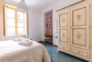 2 chambres, fer et planche à repasser, draps fournis