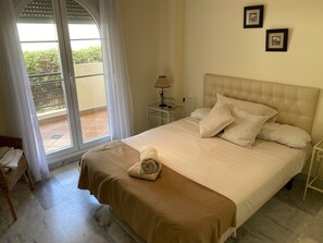 2 bedrooms, iron/ironing board, travel cot, free WiFi